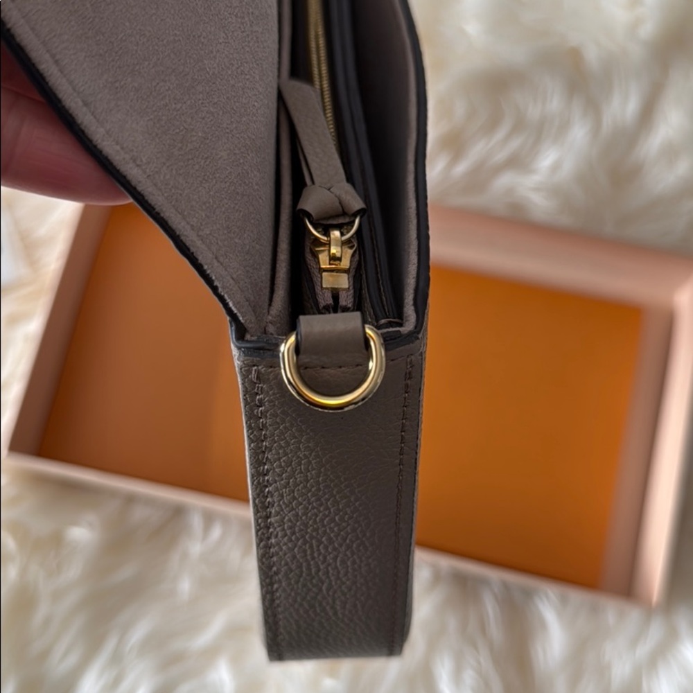 LV Felicie Pochette Monogram Empreinte Leather - Picture 5 of 12